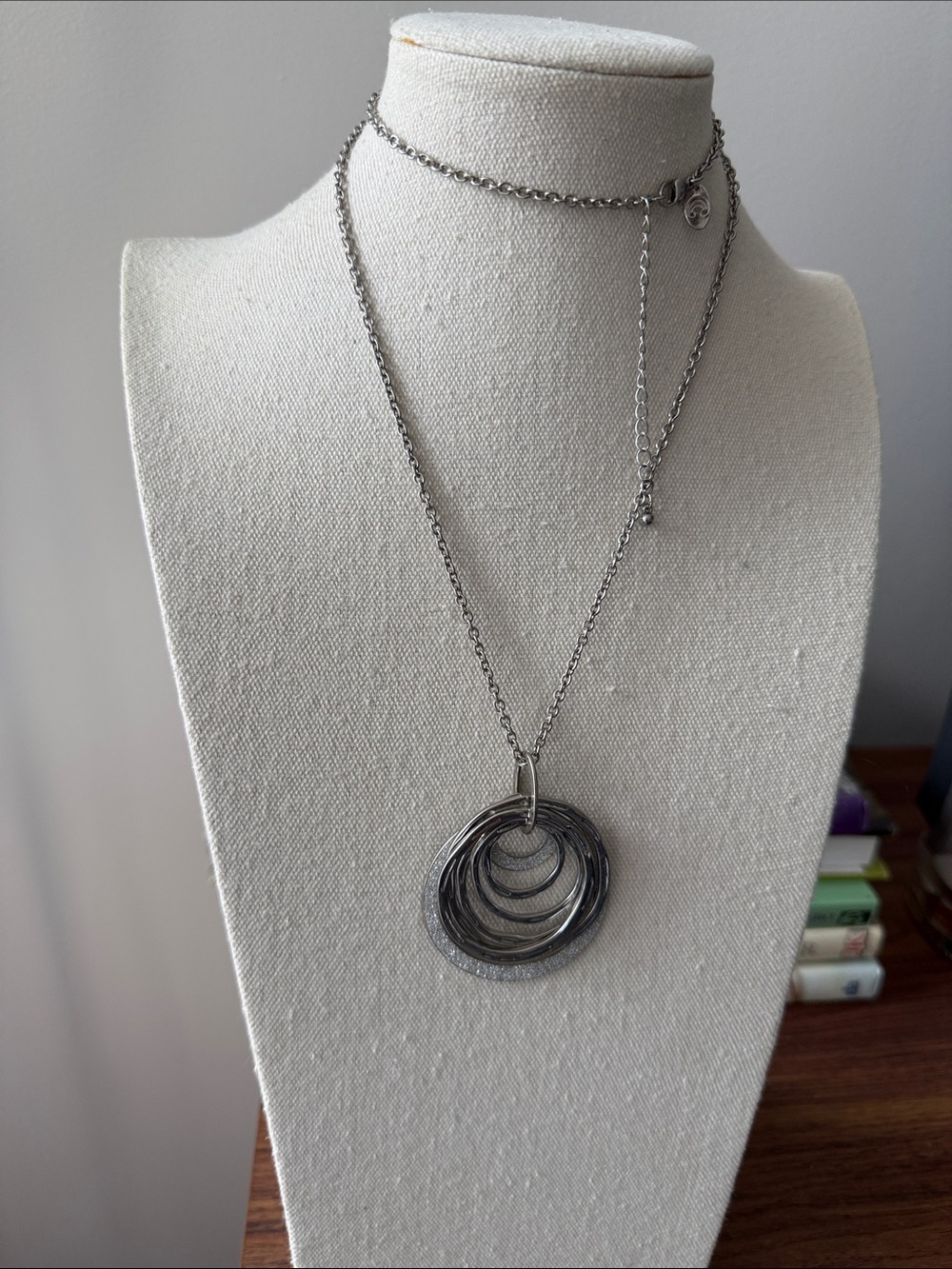 Charming Charlie Silver Tone Multi Textured Oval Ring Pendant Necklace.